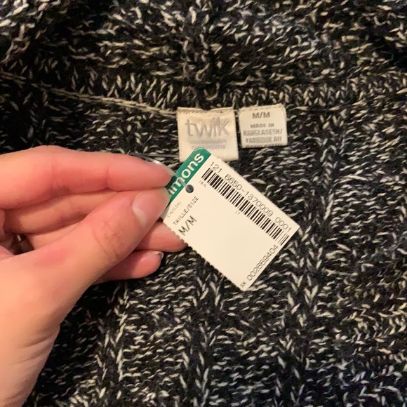 Black and whit hooded cardigan - Picture 3 of 3